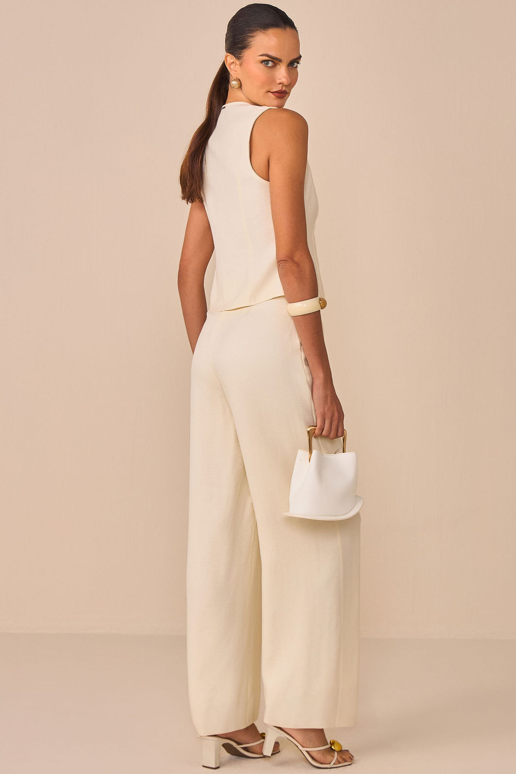 Calça pantalona em crepe alfaiataria 96181 Linzzi Calça pantalona em crepe alfaiataria 96181 Linzzi