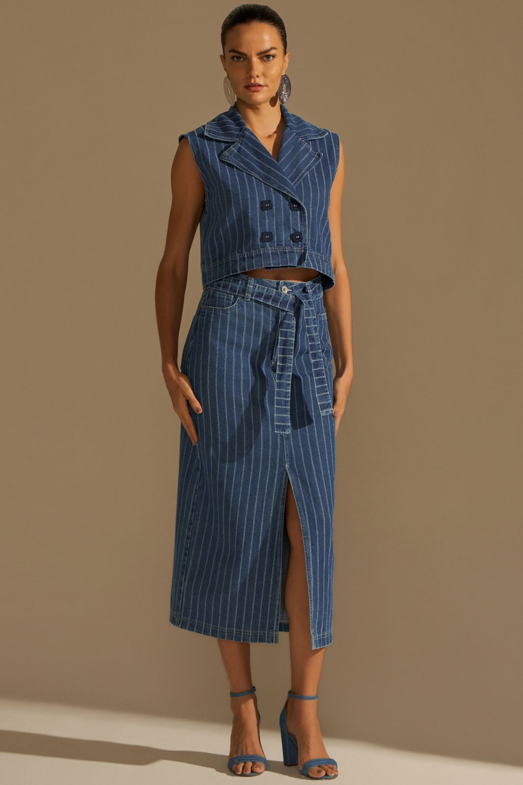 Saia midi em denim listrado 94450 Linzzi Saia midi em denim listrado 94450 Linzzi
