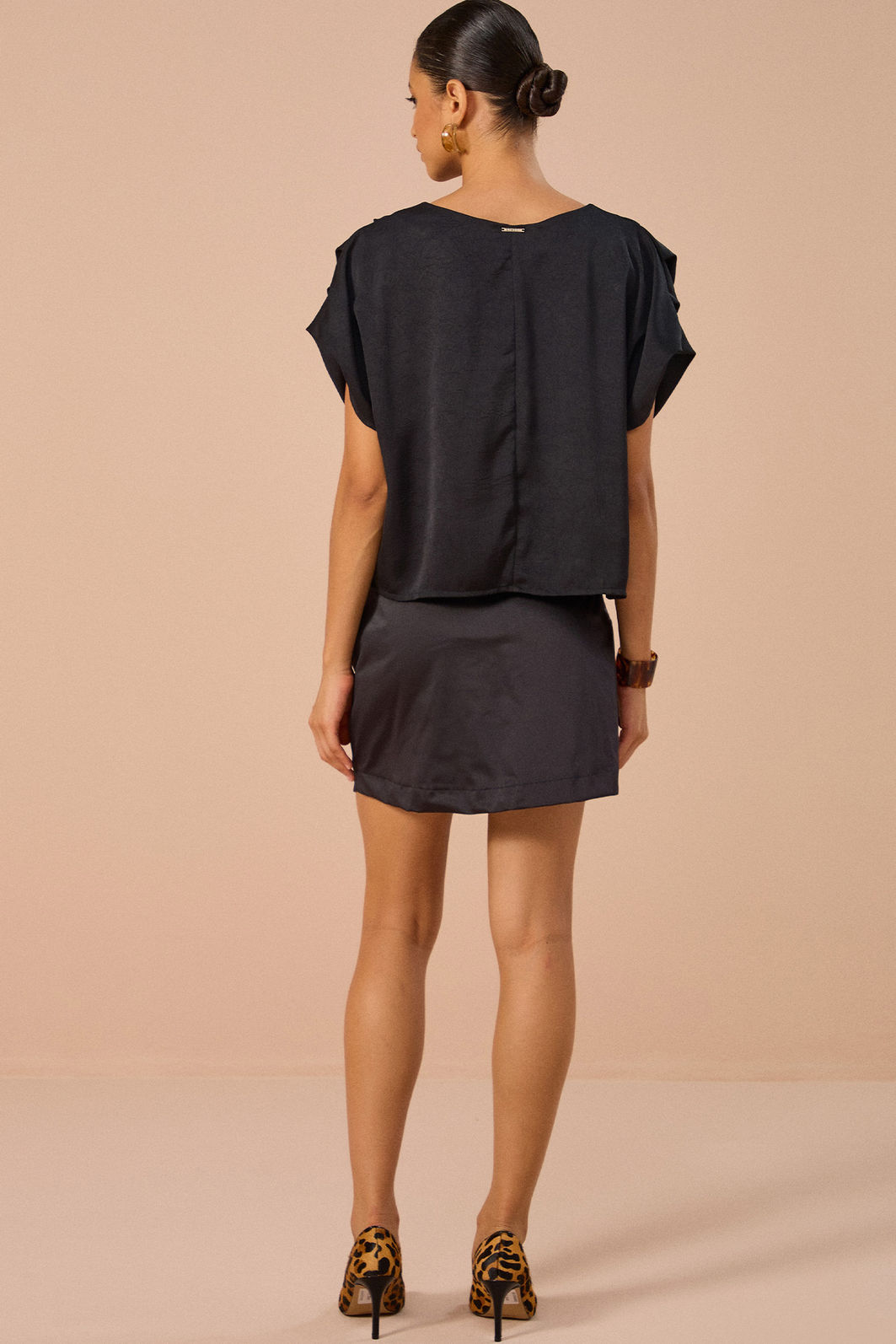 Shorts saia em sarja acetinada 83496 Linzzi Shorts saia em sarja acetinada 83496 Linzzi