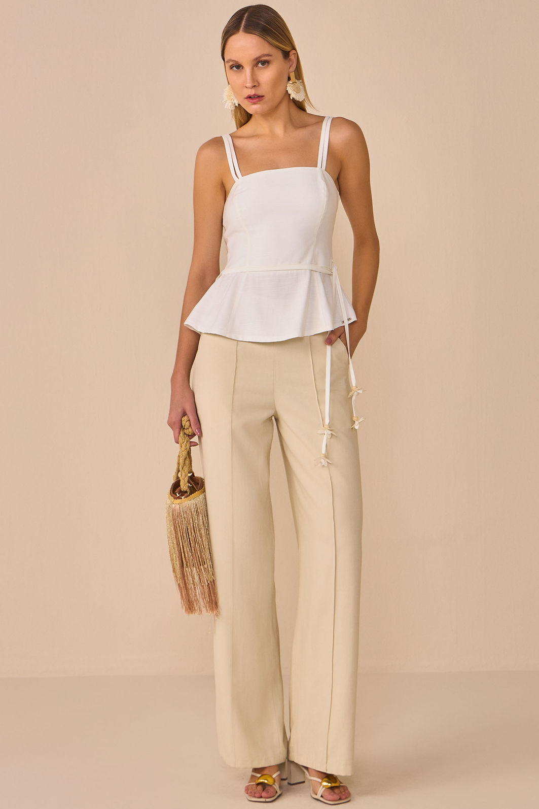 Calça reta em crepe alfaiataria 96937 Linzzi Calça reta em crepe alfaiataria 96937 Linzzi