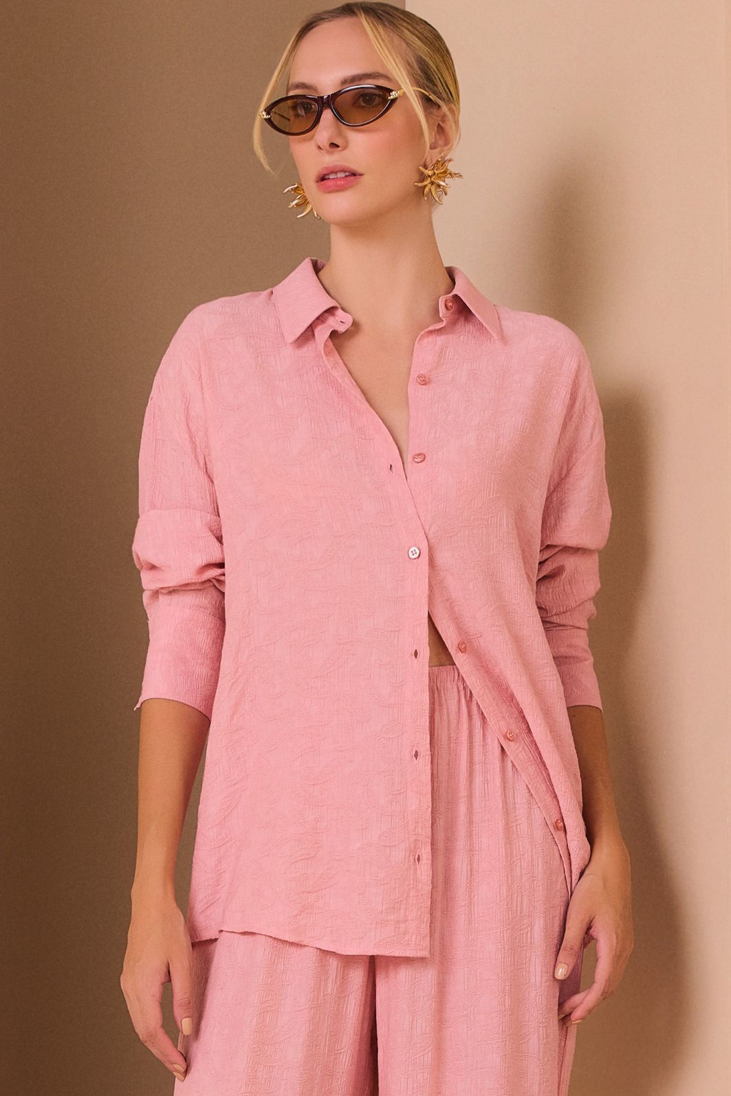 Camisa em tecido jacquard de viscose premium 97895 Linzzi Camisa em tecido jacquard de viscose premium 97895 Linzzi
