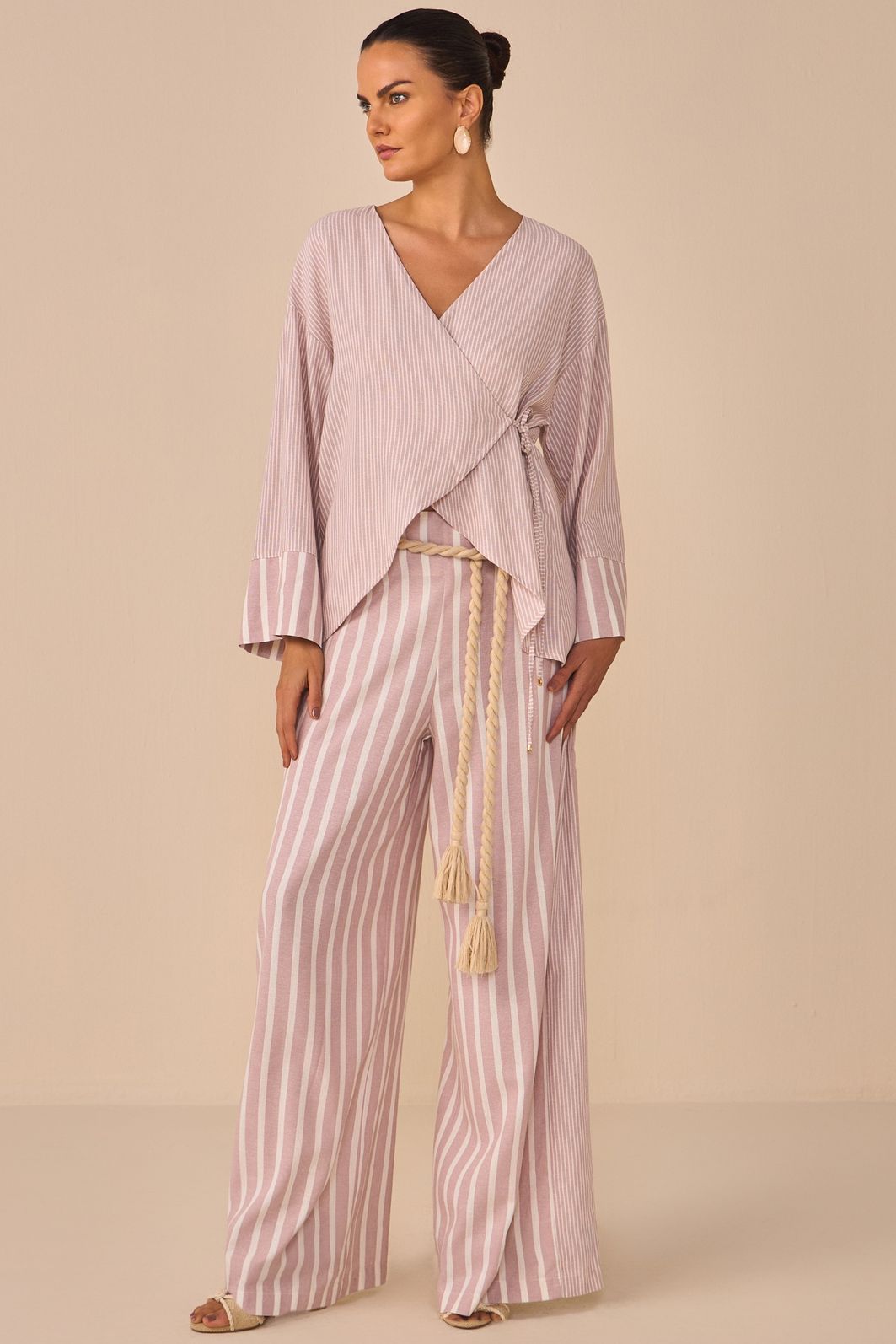 Camisa kimono em blend de linho listrado 94727 Linzzi Camisa kimono em blend de linho listrado 94727 Linzzi