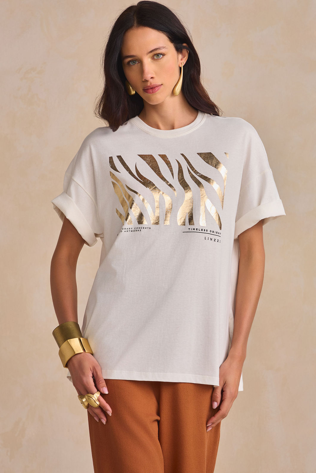 T-shirt em meia malha com estampa localizada 90239 Linzzi T-shirt em meia malha com estampa localizada 90239 Linzzi
