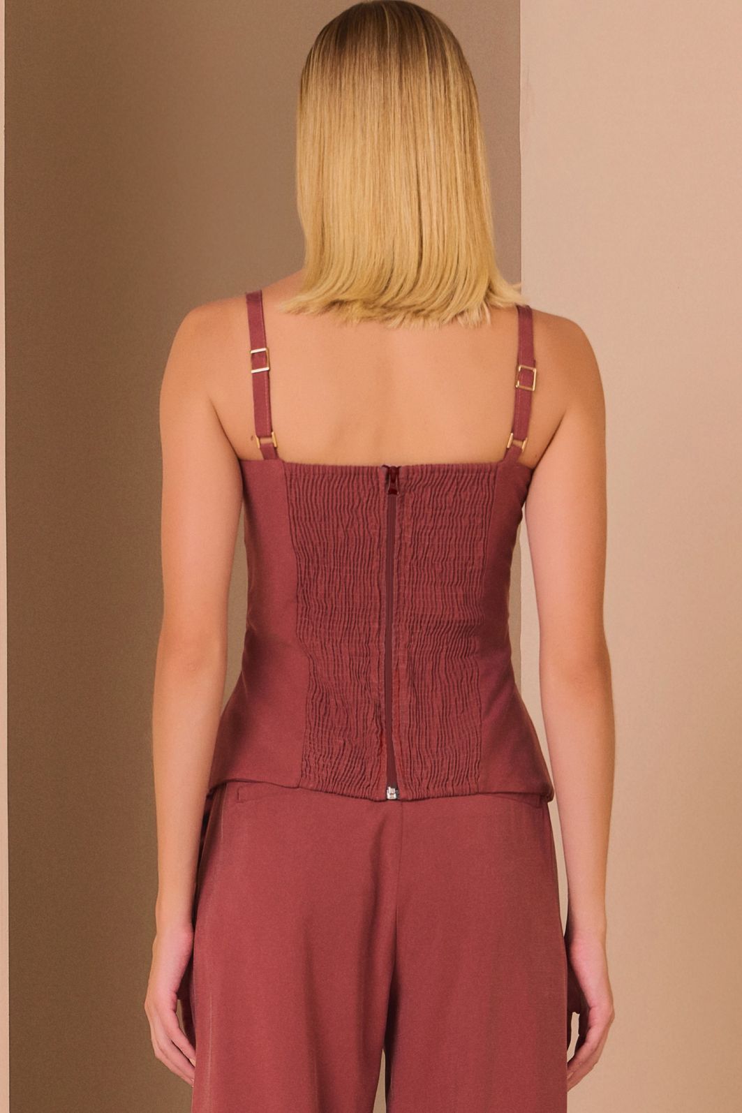 Blusa de alças em tecido alfaiataria peach touch 97739 Linzzi Blusa de alças em tecido alfaiataria peach touch 97739 Linzzi