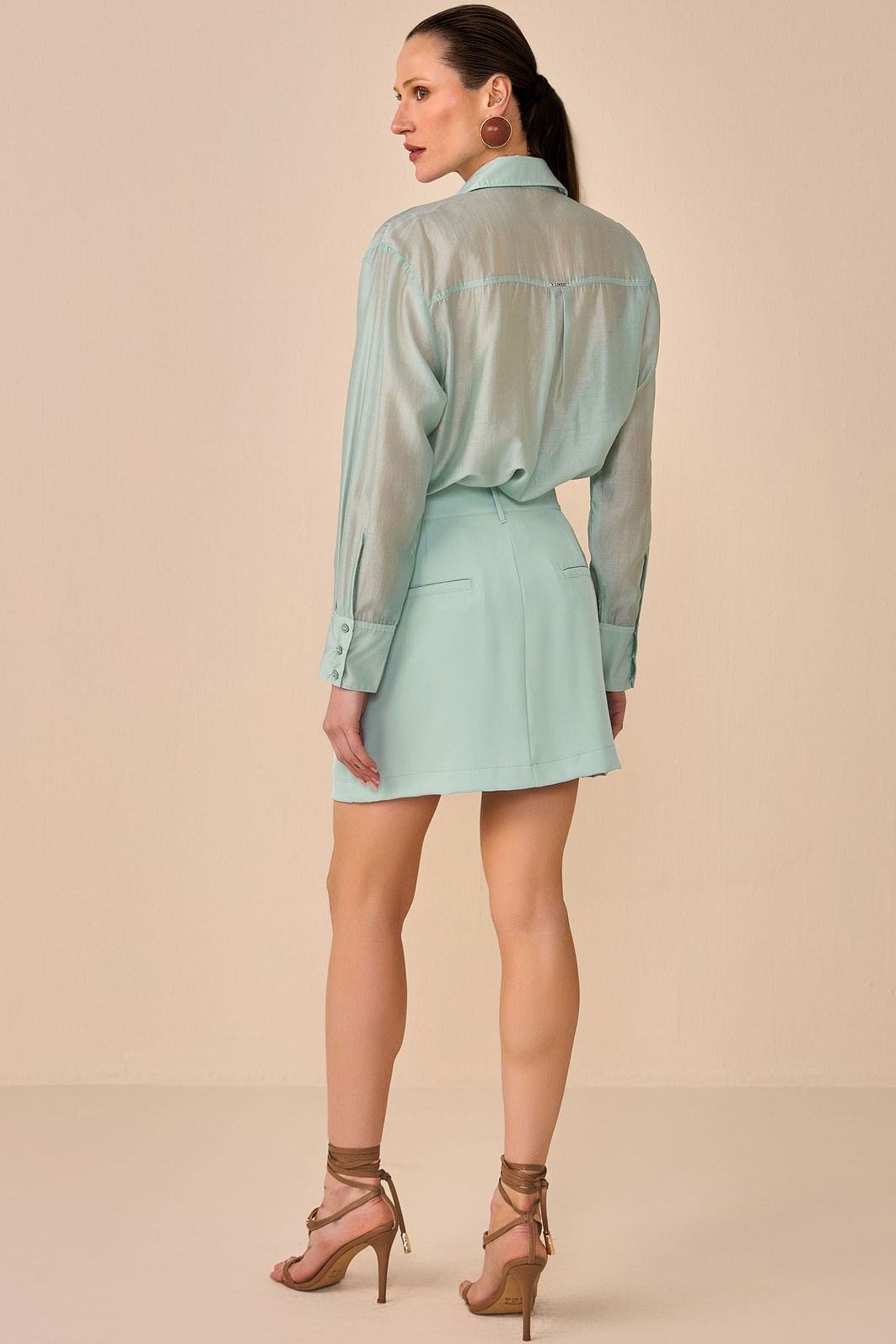 Camisa com pedrarias em blend de liocel 96946 Linzzi Camisa com pedrarias em blend de liocel 96946 Linzzi