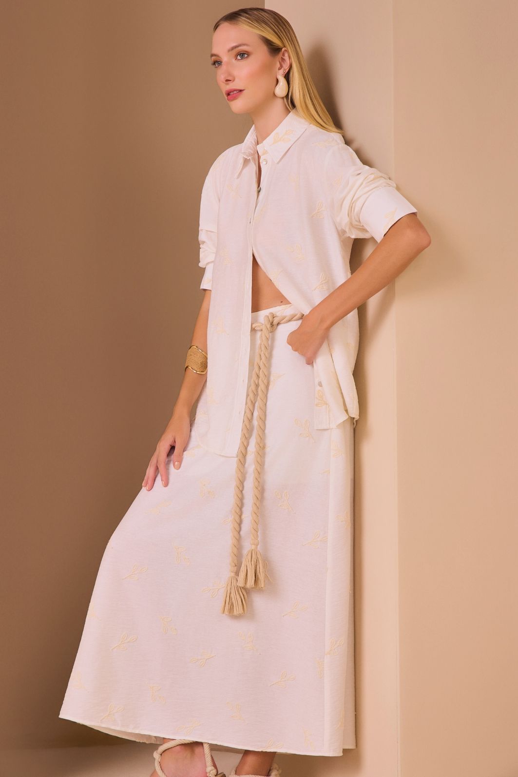 Saia maxi midi em blend de linho bordado premium 98653 Linzzi Saia maxi midi em blend de linho bordado premium 98653 Linzzi