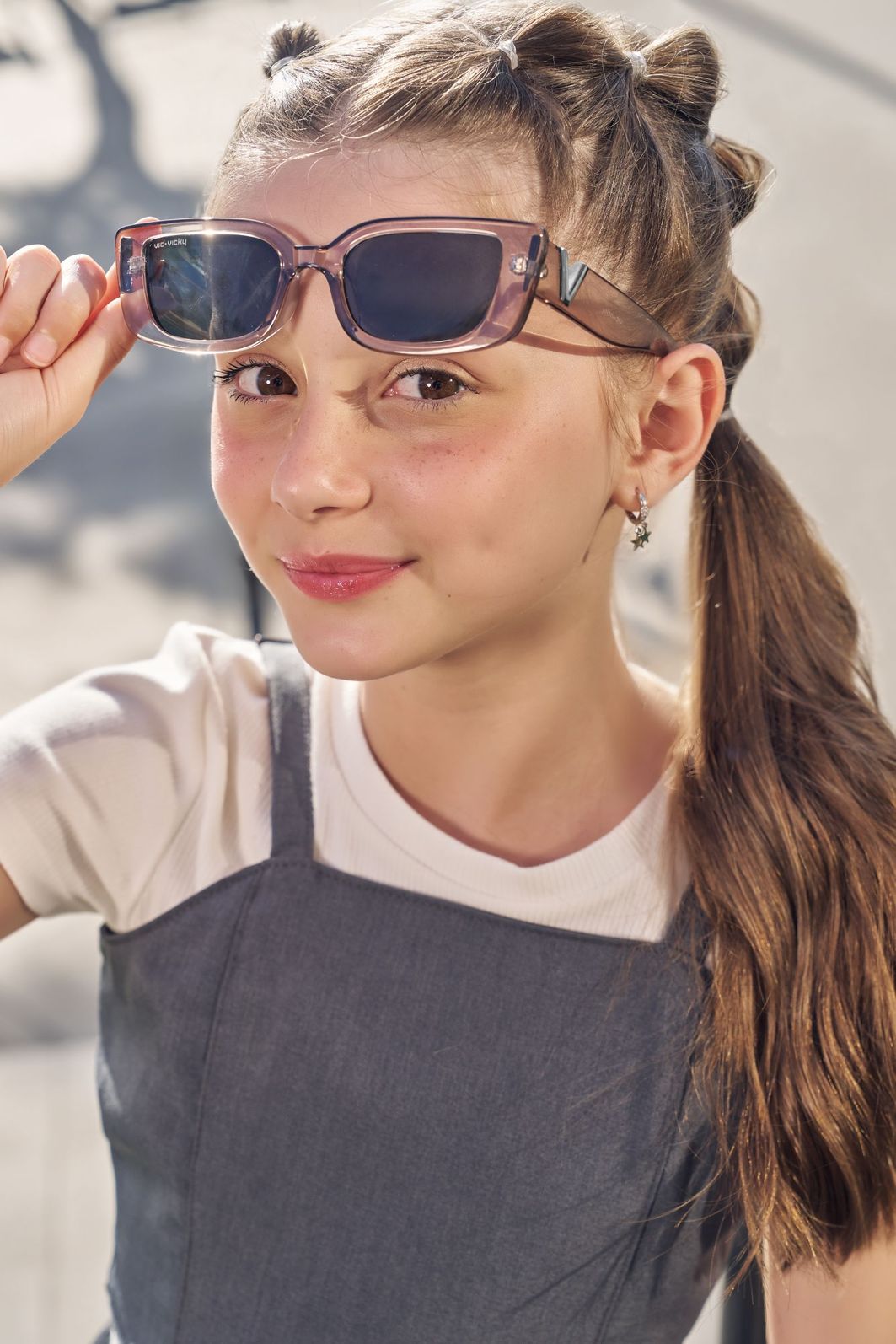 Óculos de sol com proteção UV400, acompanha case e estojo porta óculos 96069 Vic Teen Menina