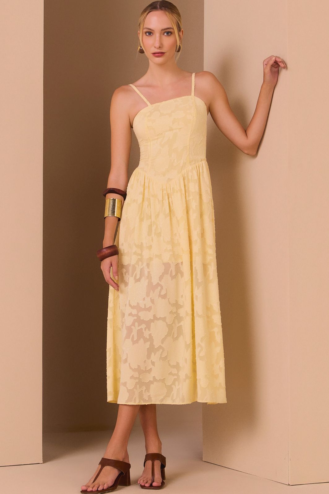 Vestido midi em crepe de jacquard premium 98098 Linzzi Vestido midi em crepe de jacquard premium 98098 Linzzi