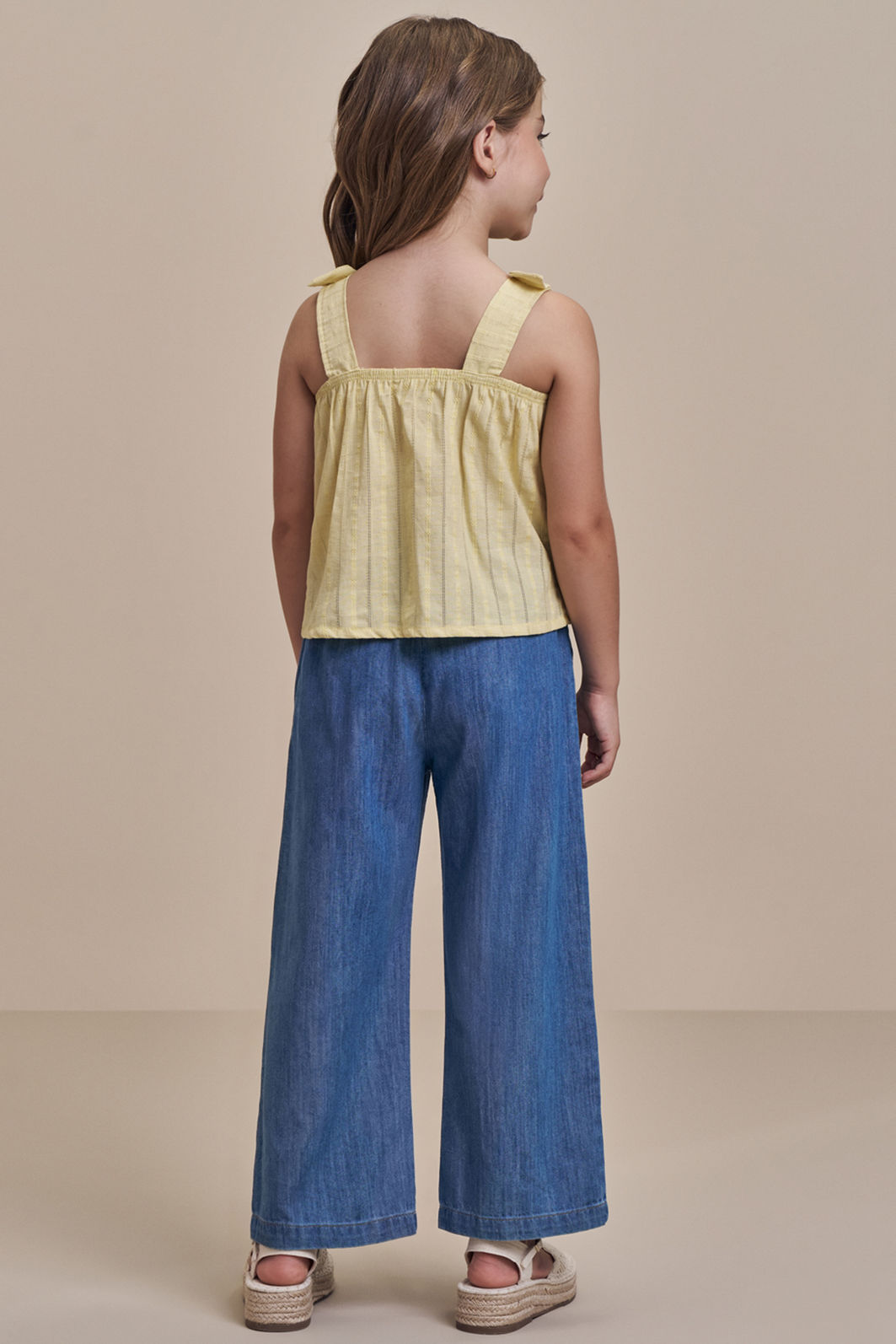 Conjunto de bata em blend de linho bordado com calça mariner em jeans 98883 Infanti Infantil Menina Conjunto de bata em blend de linho bordado com calça mariner em jeans 98883 Infanti Infantil Menina