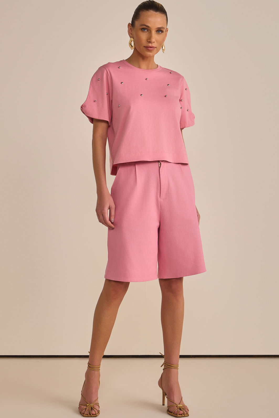 Blusa em meia malha com aplicação de pedrarias 90240 Linzzi Blusa em meia malha com aplicação de pedrarias 90240 Linzzi