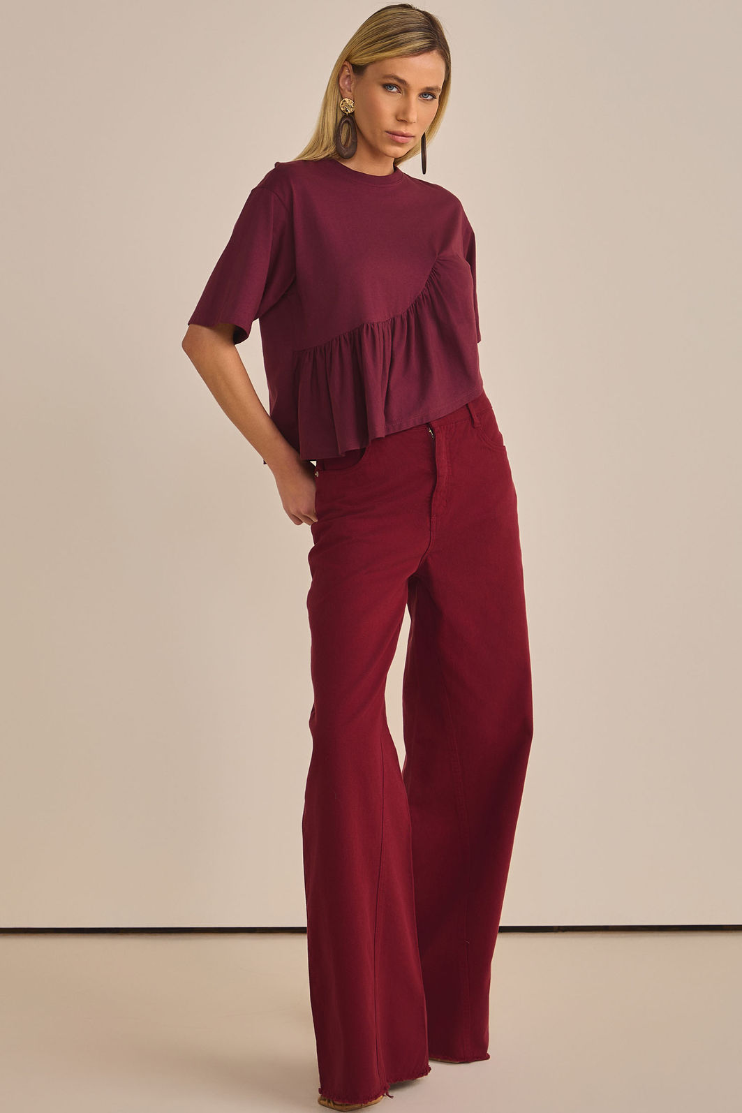 Blusa assimétrica em meia malha 90243 Linzzi Blusa assimétrica em meia malha 90243 Linzzi