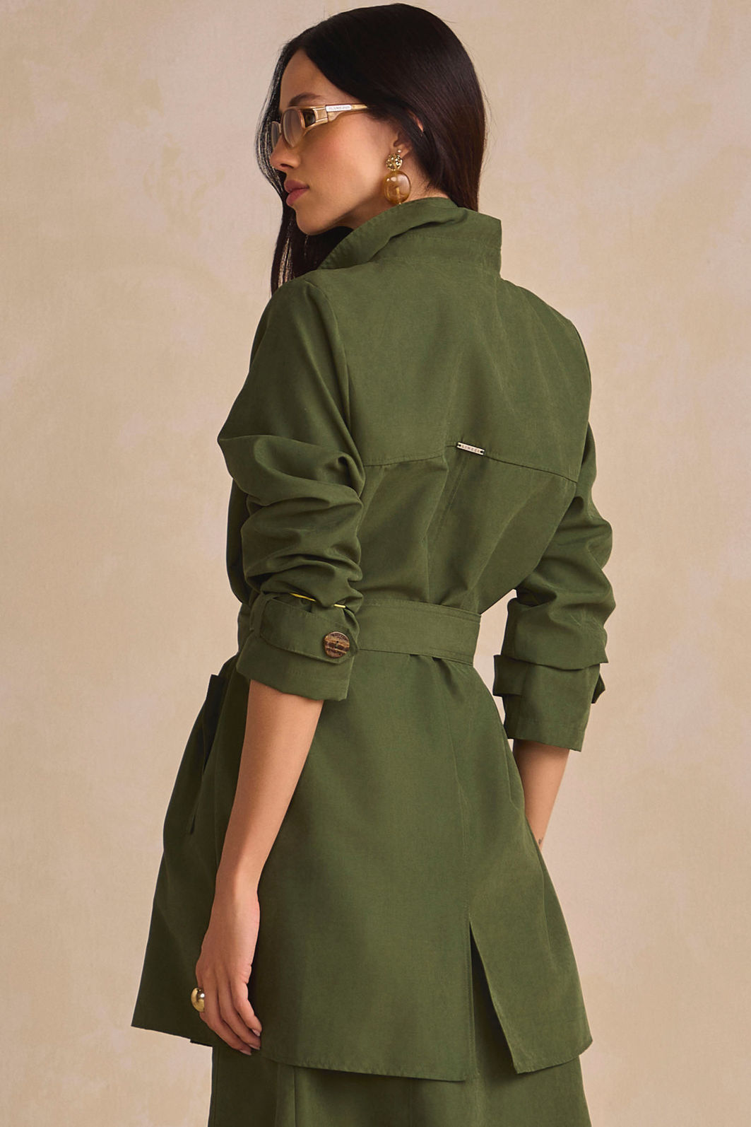 Trench coat em sarja leve com cinto 89856 Linzzi Trench coat em sarja leve com cinto 89856 Linzzi