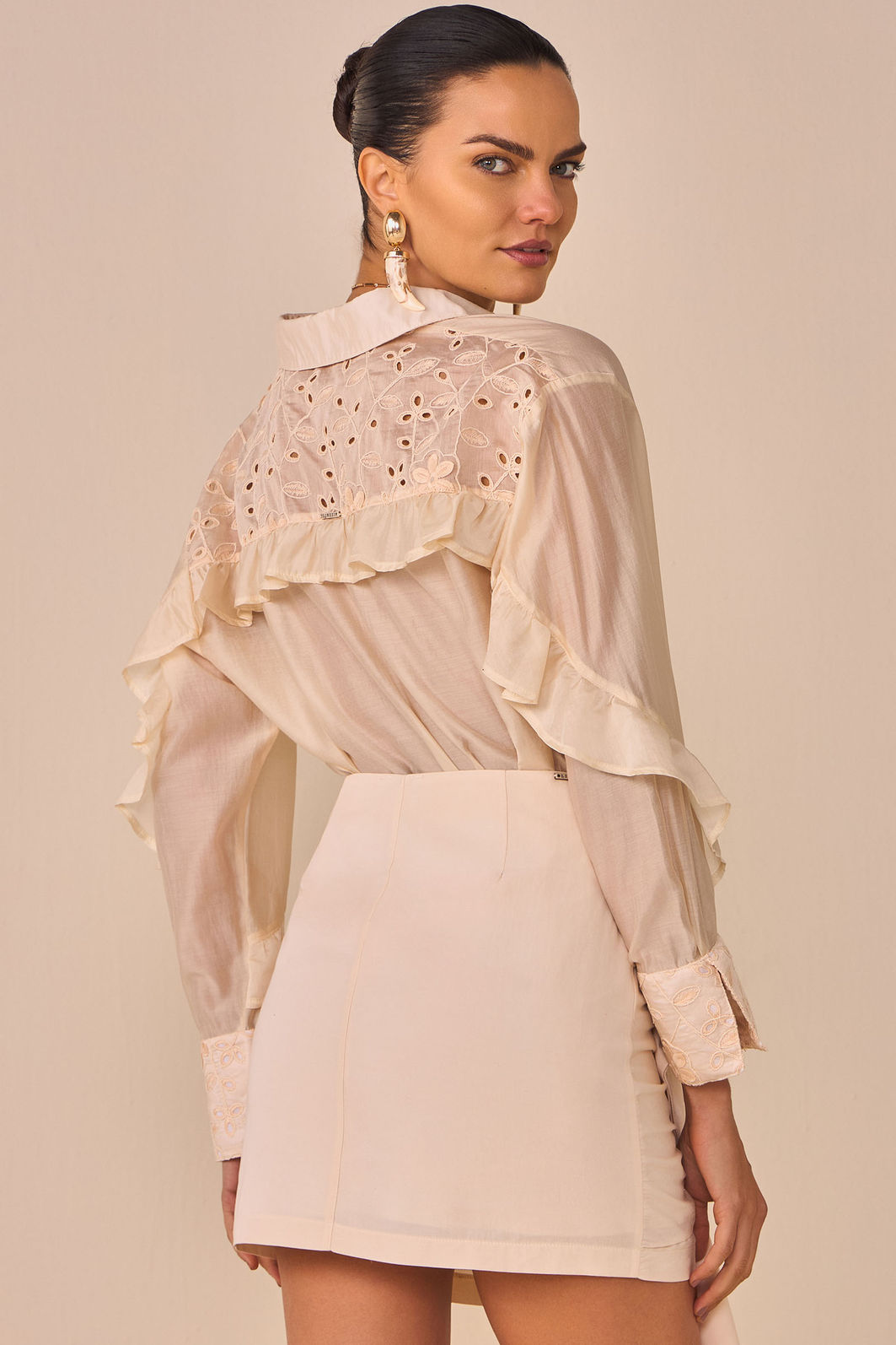 Camisa em blend de liocel com detalhe costas em lasie 96943 Linzzi Camisa em blend de liocel com detalhe costas em lasie 96943 Linzzi