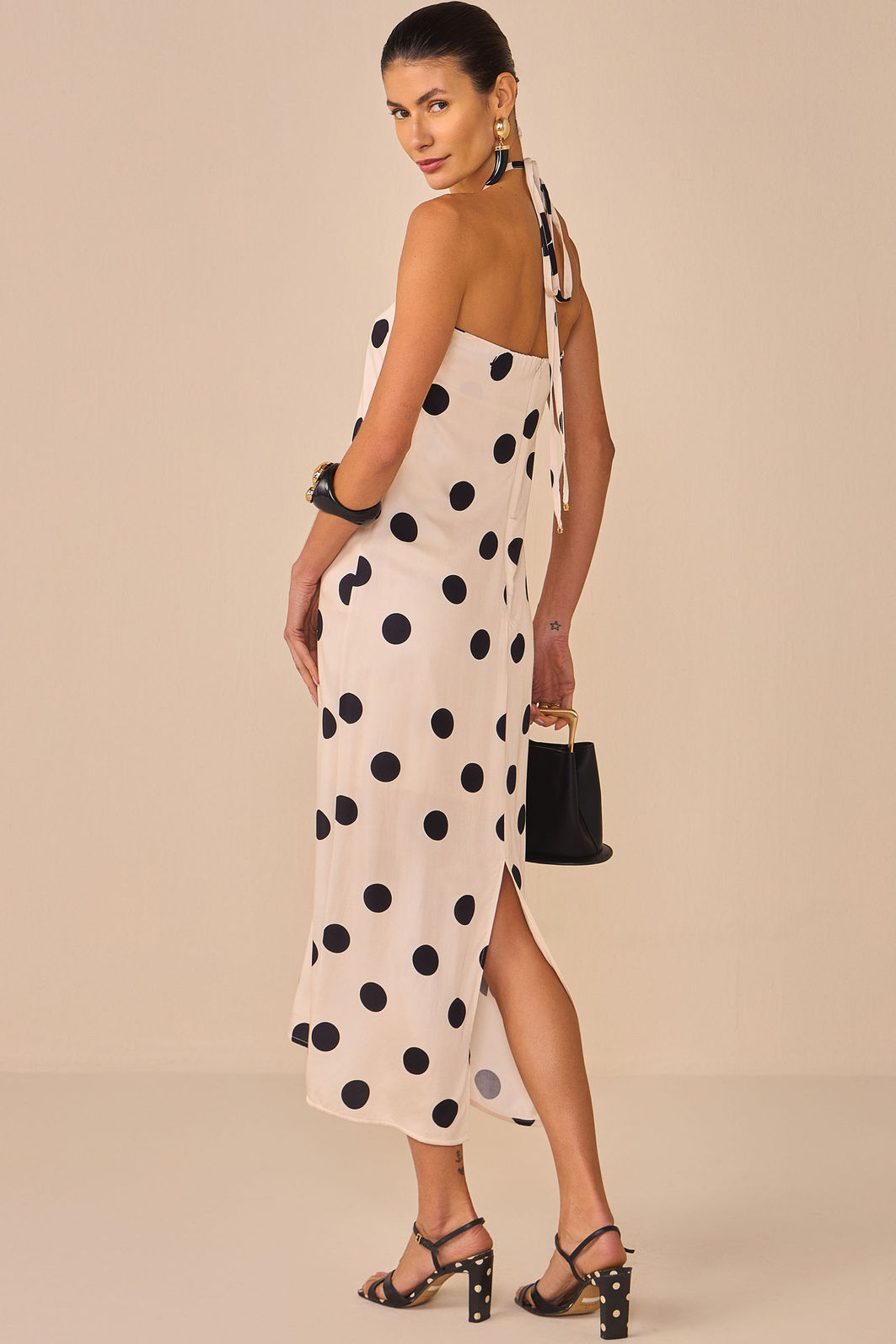 Vestido maxi midi em crepe acetinado com estampa digital 96195 Linzzi Vestido maxi midi em crepe acetinado com estampa digital 96195 Linzzi