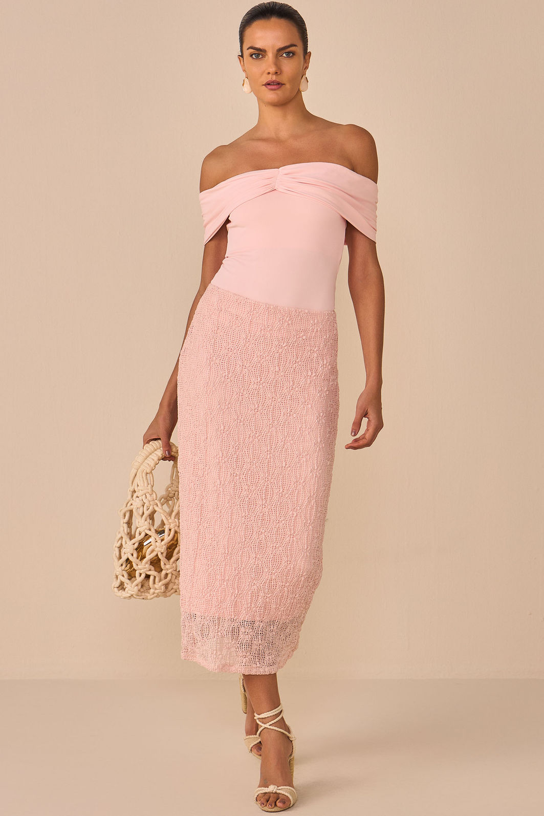 Saia maxi midi em malha delicaté rendada 97322 Linzzi Saia maxi midi em malha delicaté rendada 97322 Linzzi