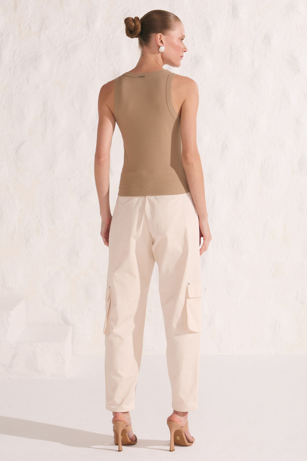 Calça slouchy em estilo alfaiataria 86950 Linzzi Calça slouchy em estilo alfaiataria 86950 Linzzi