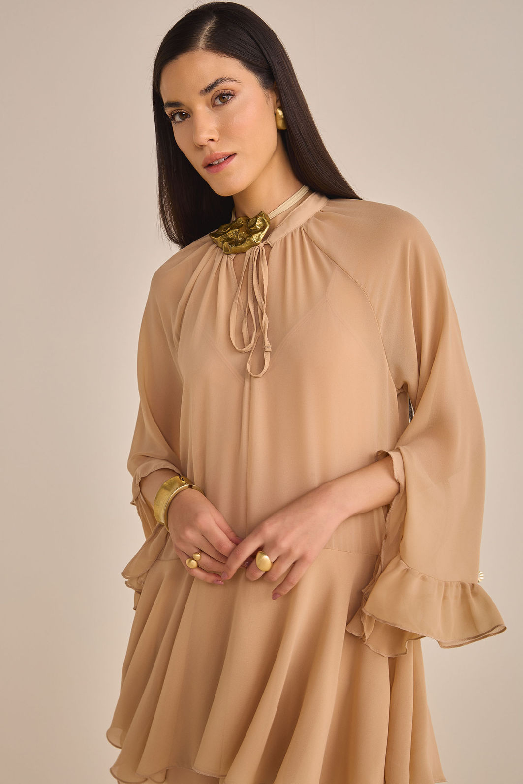 Vestido com babados em crepe silk. Acompanha vestido forro em malha 89852 Linzzi Vestido com babados em crepe silk. Acompanha vestido forro em malha 89852 Linzzi