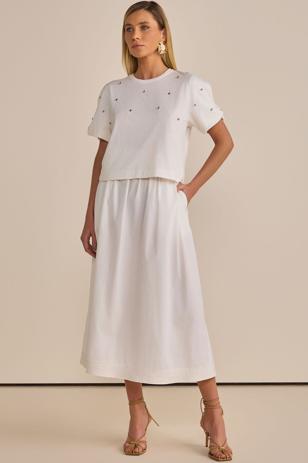 Blusa em meia malha com aplicação de pedrarias 90240 Linzzi Blusa em meia malha com aplicação de pedrarias 90240 Linzzi