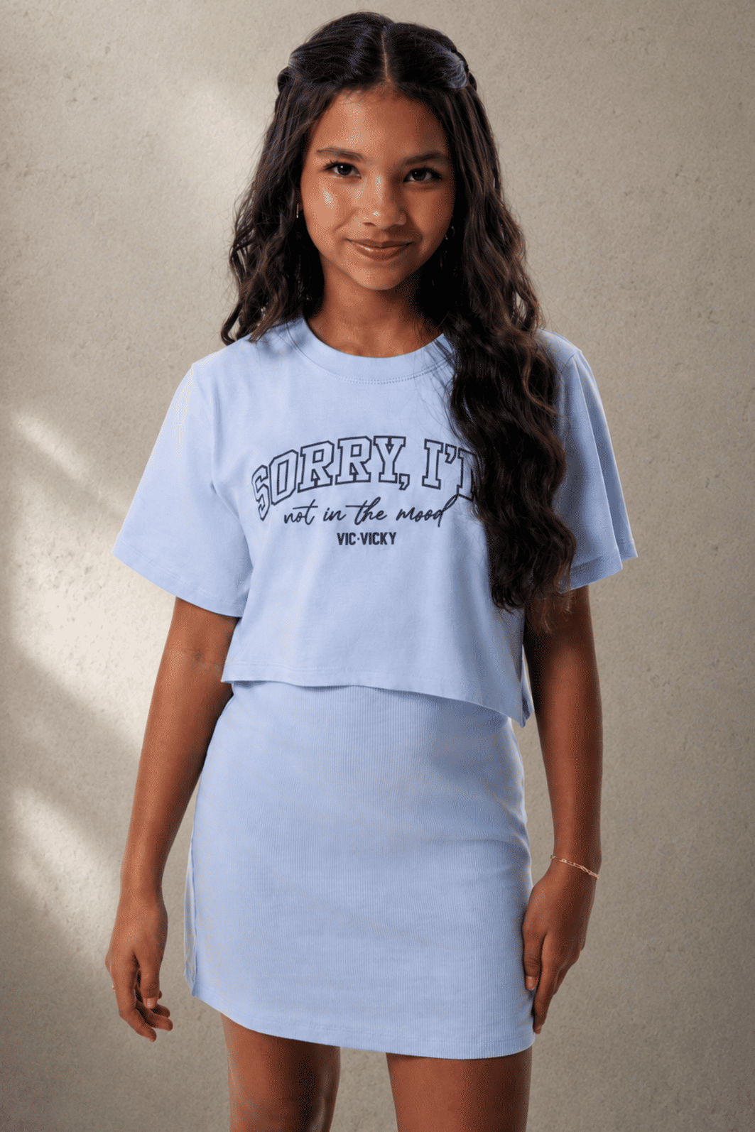 Conjunto de vestido em canelado liz e blusa sobreposição em meia malha 95948 Vic Teen Menina Conjunto de vestido em canelado liz e blusa sobreposição em meia malha 95948 Vic Teen Menina
