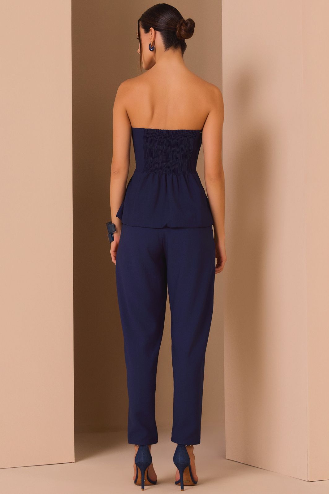 Calça slouchy em tecido alfaiataria premium 98643 Linzzi Calça slouchy em tecido alfaiataria premium 98643 Linzzi