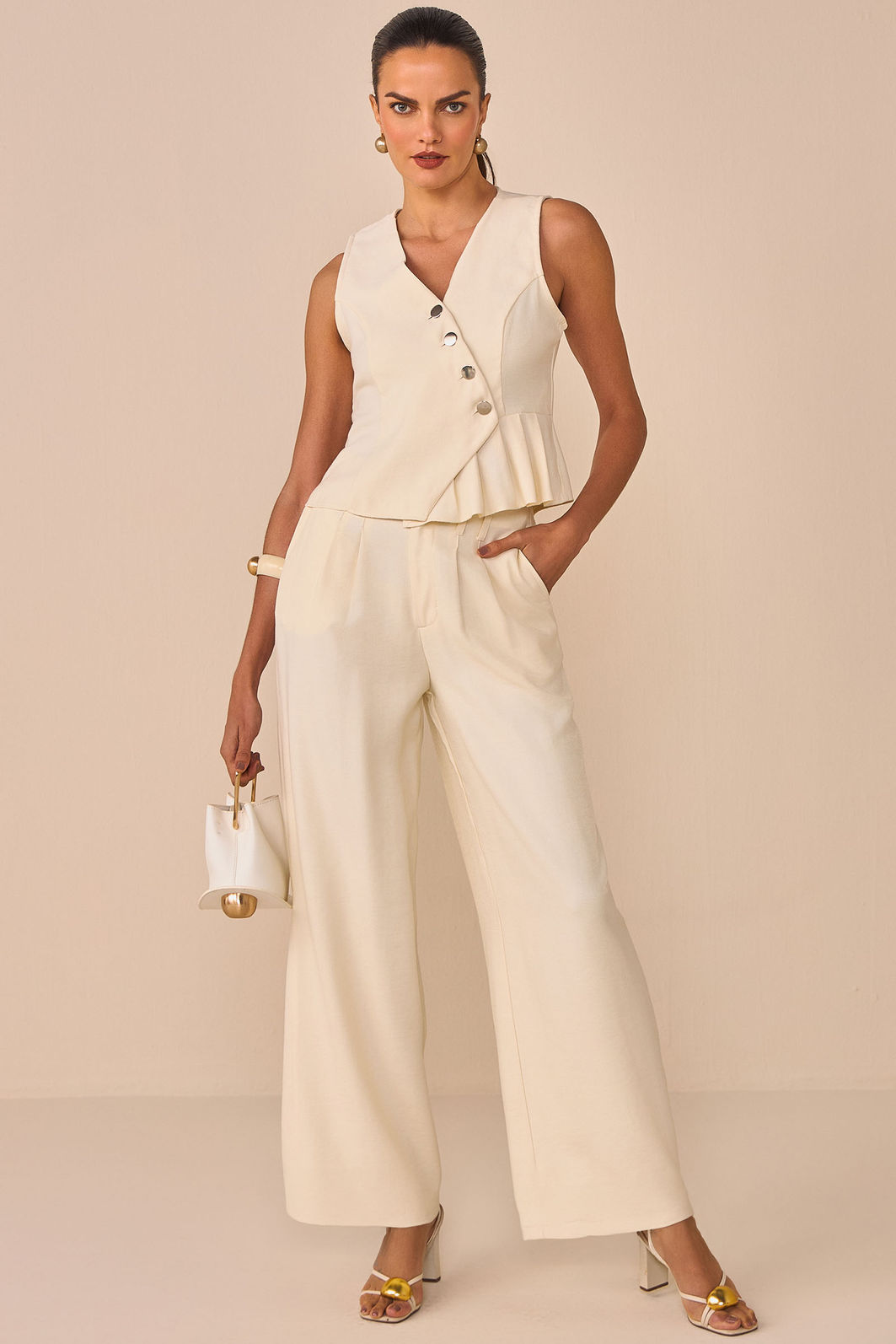 Calça pantalona em crepe alfaiataria 96181 Linzzi Calça pantalona em crepe alfaiataria 96181 Linzzi