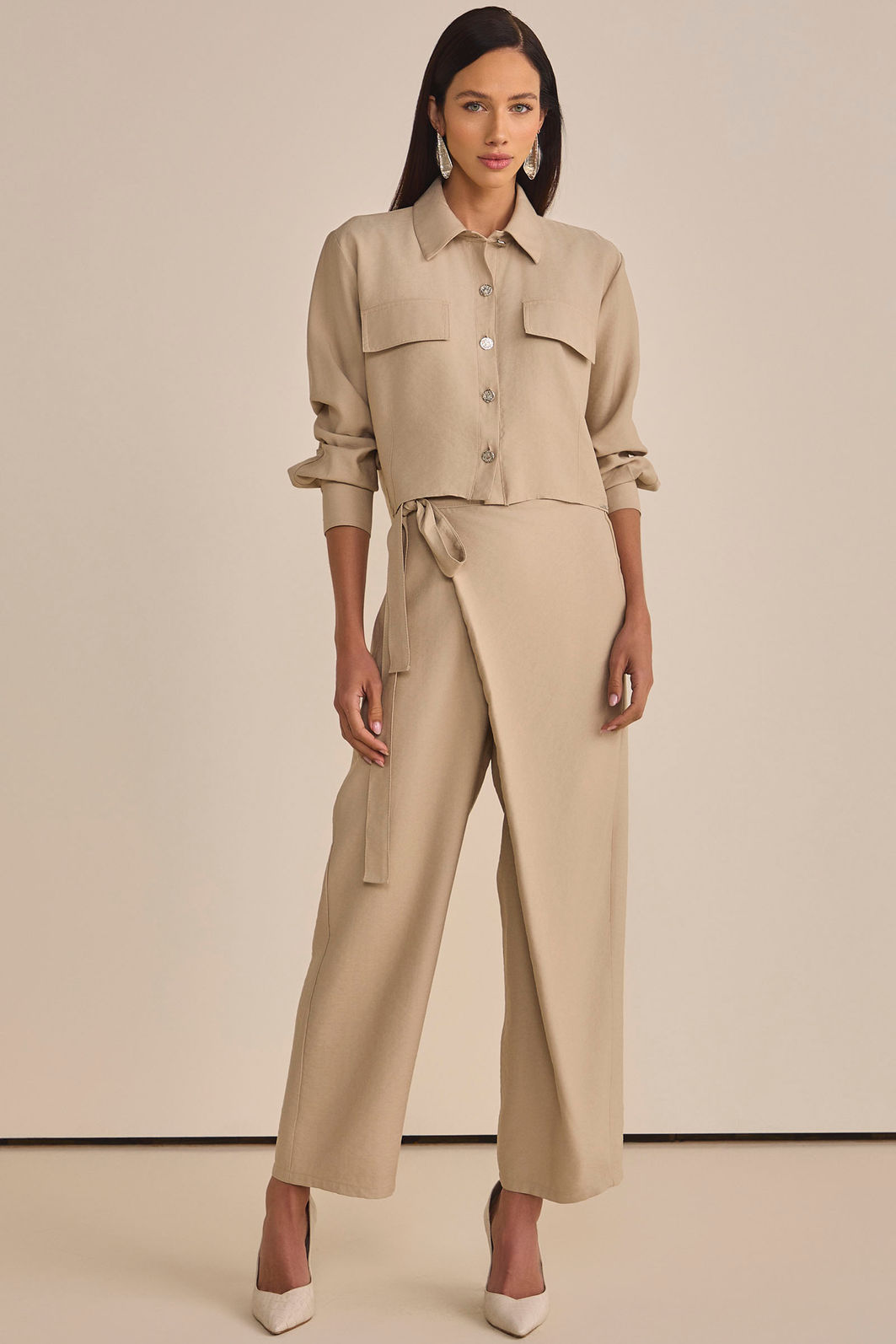 Camisa cropped em tecido estilo alfaiataria 89080 Linzzi Camisa cropped em tecido estilo alfaiataria 89080 Linzzi
