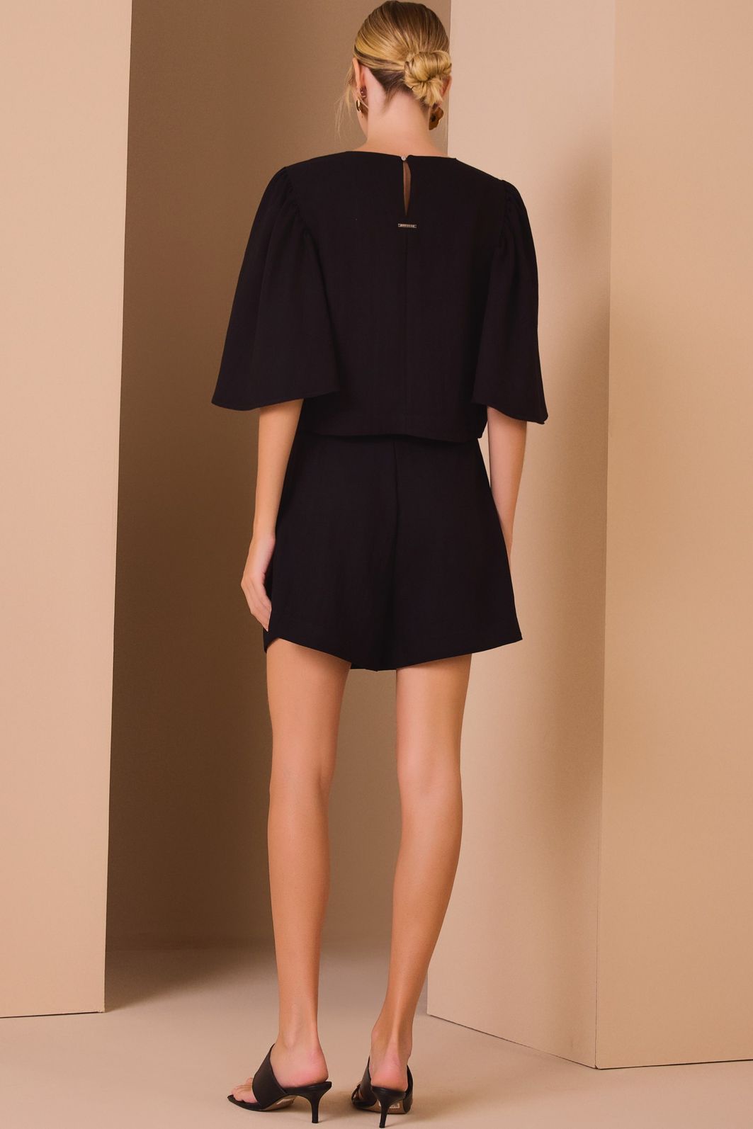 Blusa em tecido premium alfaiataria de viscose 98100 Linzzi Blusa em tecido premium alfaiataria de viscose 98100 Linzzi
