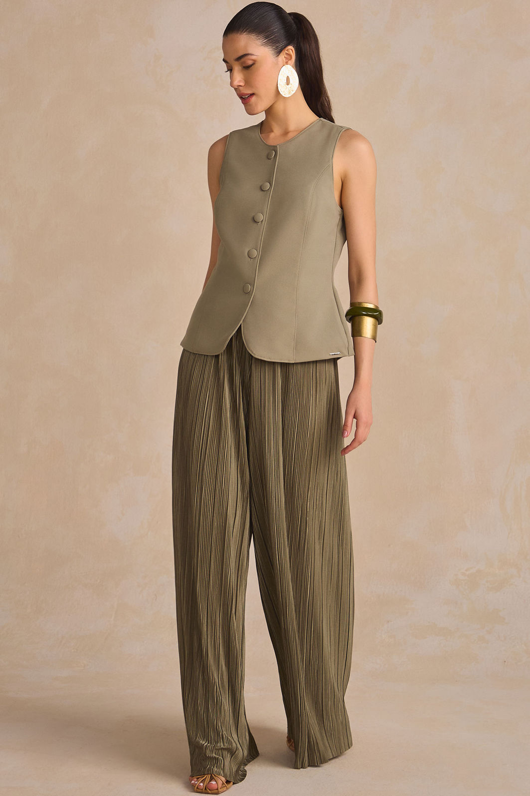 Calça pantalona em plissado acetinado 89003 Linzzi Calça pantalona em plissado acetinado 89003 Linzzi