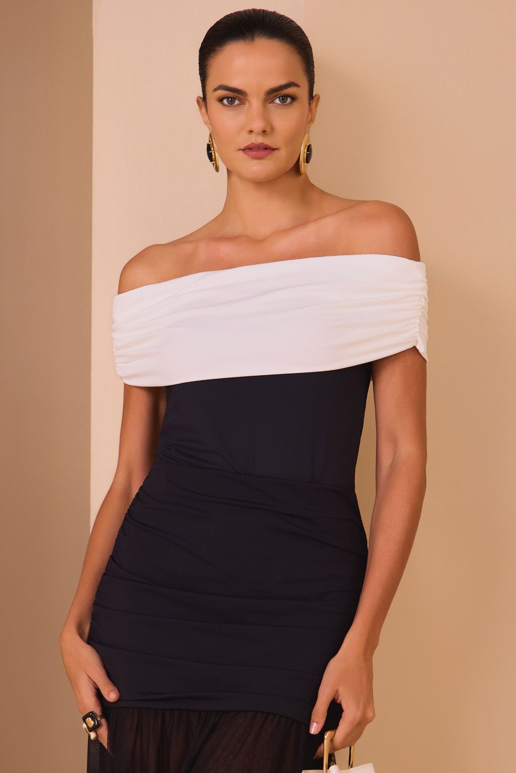 Blusa ombro á ombro em malha poliamida delicaté 98934 Linzzi Blusa ombro á ombro em malha poliamida delicaté 98934 Linzzi