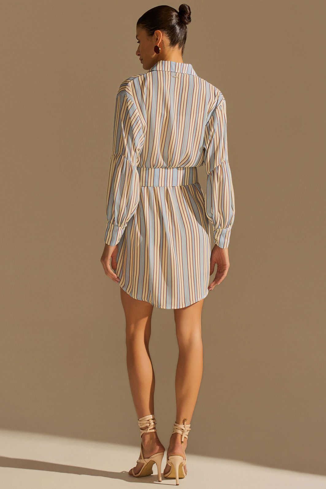 Vestido chemise em chiffon listrado. Acompanha cinto 96190 Linzzi Vestido chemise em chiffon listrado. Acompanha cinto 96190 Linzzi