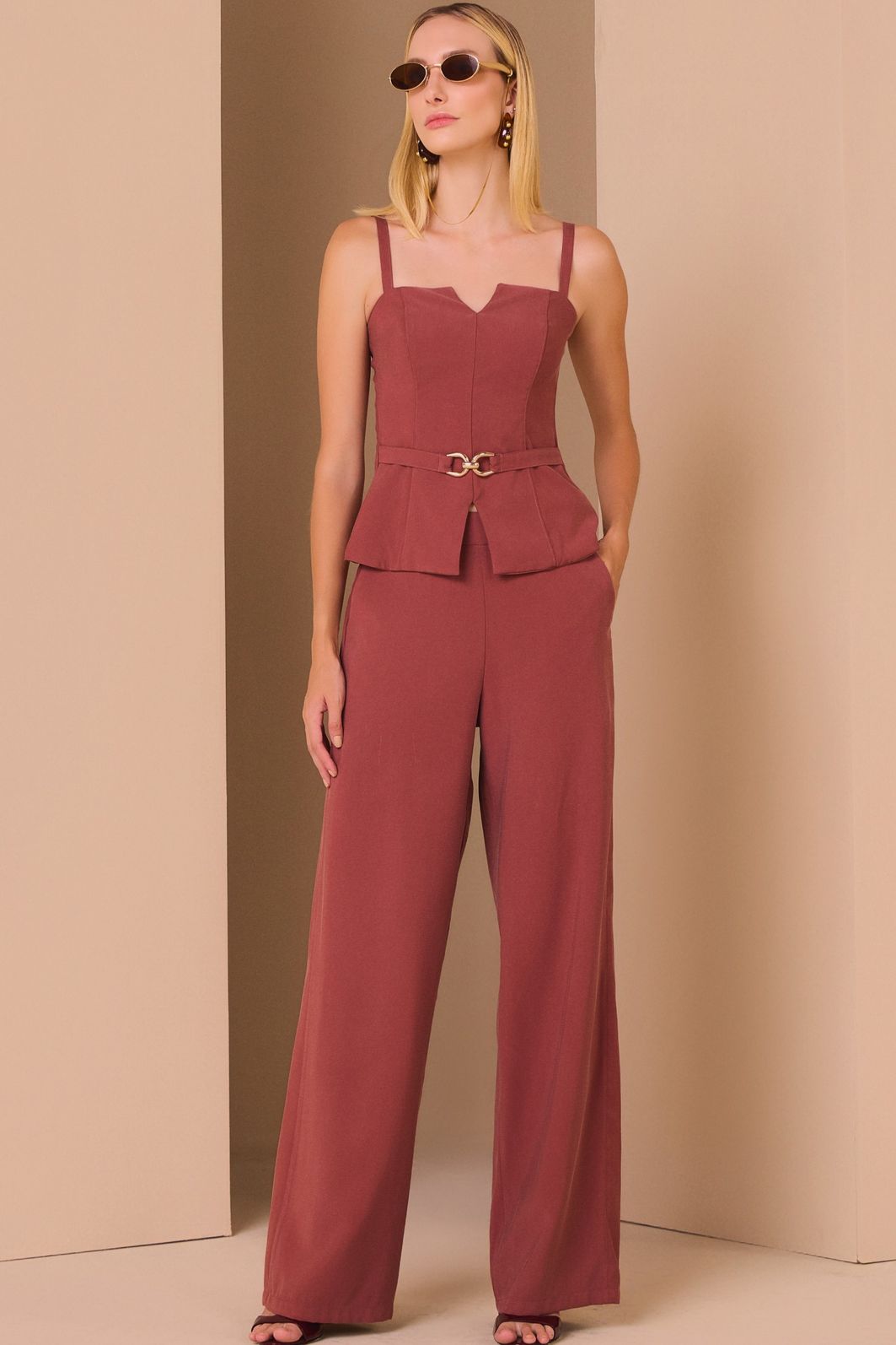 Calça reta em tecido alfaiataria peach touch 97740 Linzzi Calça reta em tecido alfaiataria peach touch 97740 Linzzi