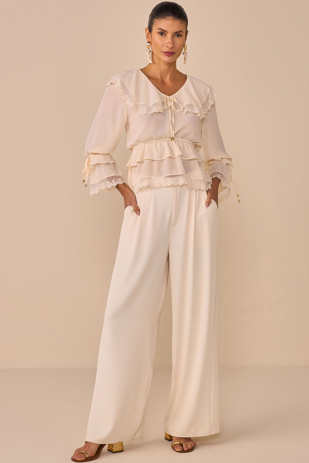 Calça wide leg em crepe premium alfaiataria. Acompanha shorts forro em malha 96765 Linzzi Calça wide leg em crepe premium alfaiataria. Acompanha shorts forro em malha 96765 Linzzi