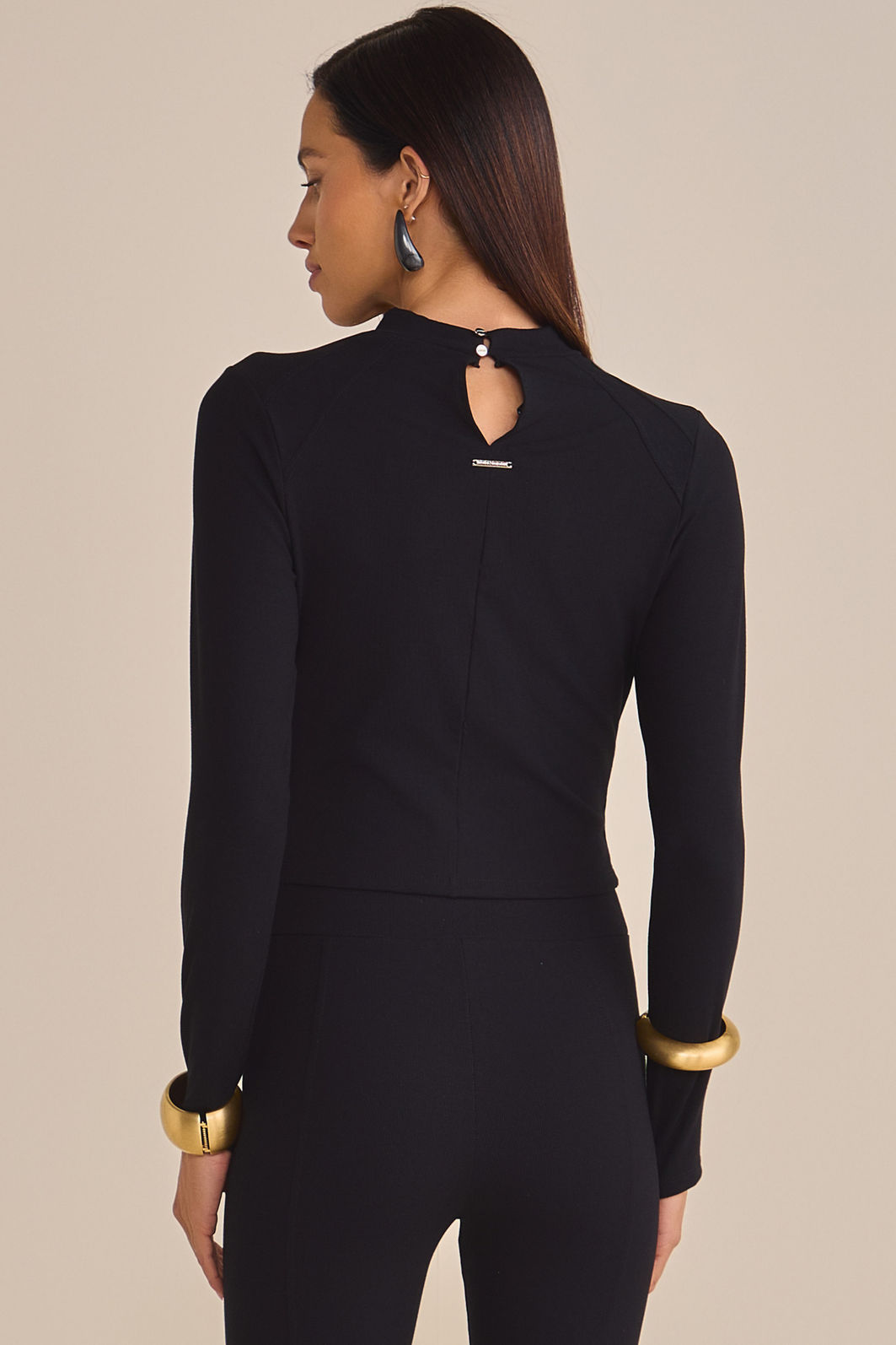 Blusa manga longa em malha estruturada com efeito alfaiataria 89027 Linzzi Blusa manga longa em malha estruturada com efeito alfaiataria 89027 Linzzi
