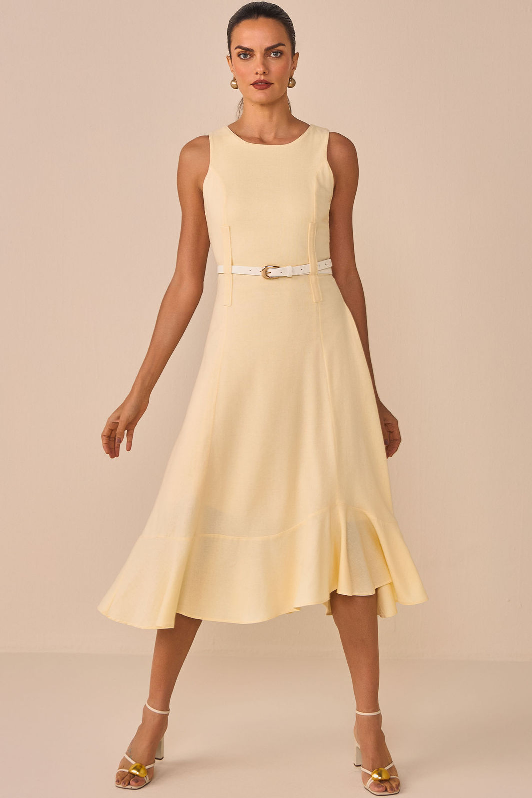 Vestido midi em blend de linho. Acompanha cinto 95634 Linzzi Vestido midi em blend de linho. Acompanha cinto 95634 Linzzi