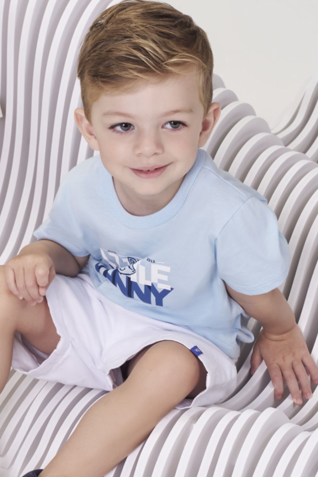 Conjunto de camiseta em meia malha e bermuda em sarja ônix com elastano 99244 Johnny Fox Teen Menino Conjunto de camiseta em meia malha e bermuda em sarja ônix com elastano 99244 Johnny Fox Teen Menino