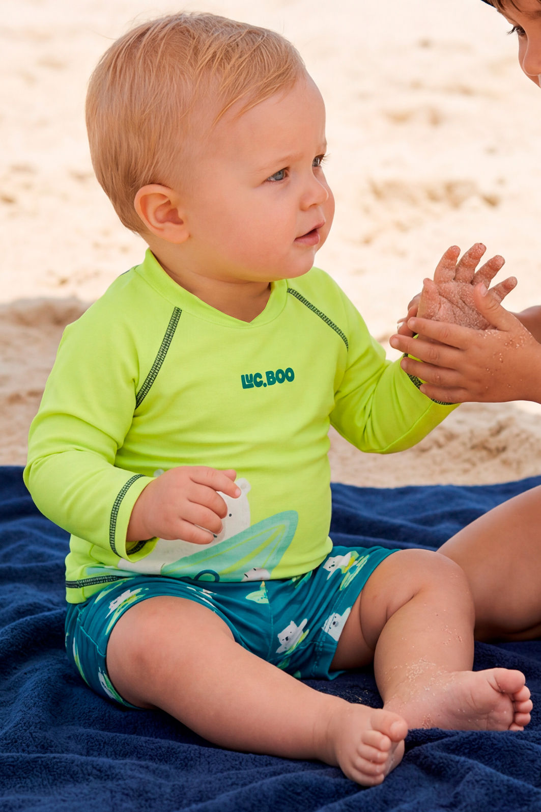 Conjunto de camiseta e sunga em malha UV dry com proteção UV50+ 24760 LucBoo Infantil Menino Conjunto de camiseta e sunga em malha UV dry com proteção UV50+ 24760 LucBoo Infantil Menino