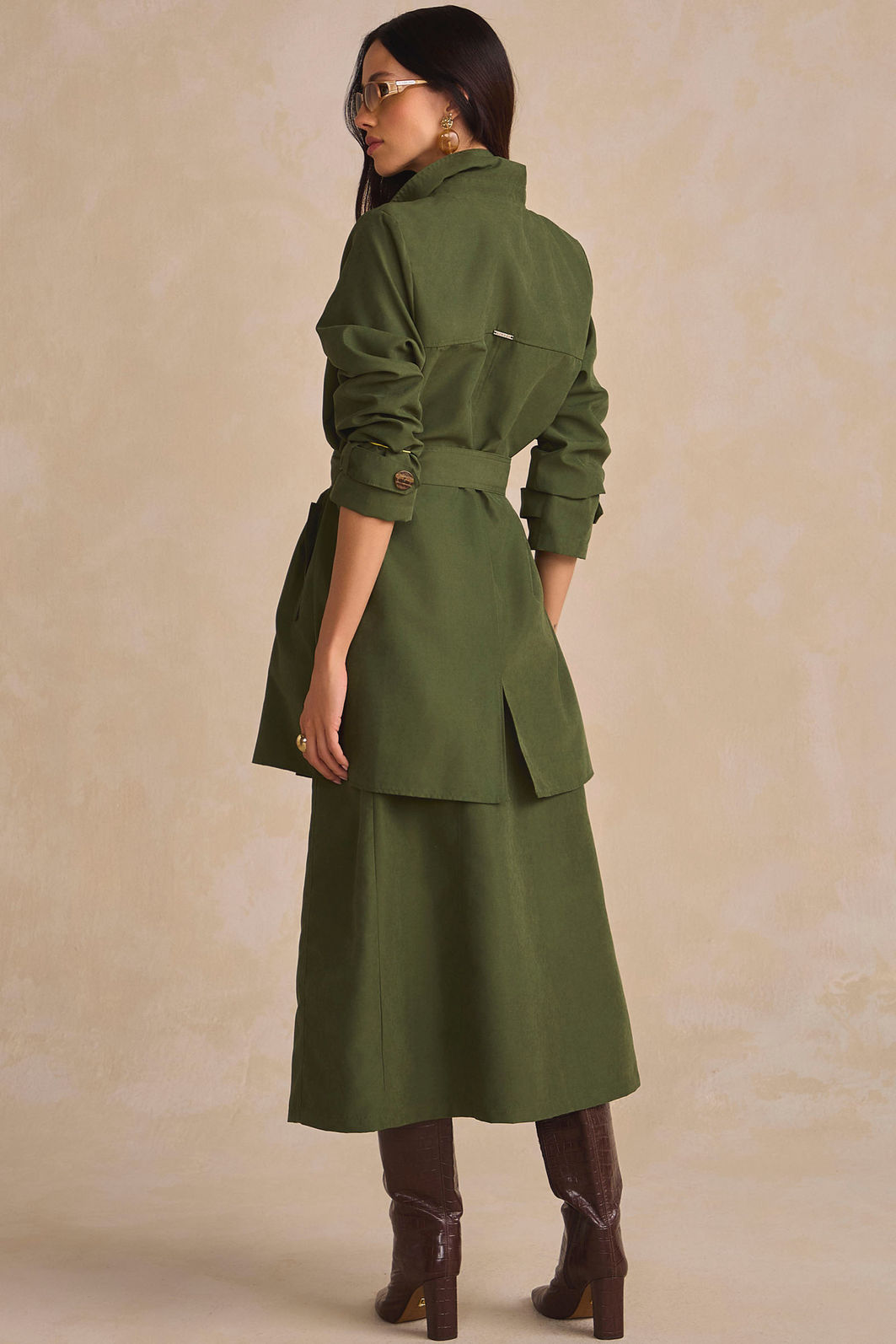 Trench coat em sarja leve com cinto 89856 Linzzi Trench coat em sarja leve com cinto 89856 Linzzi