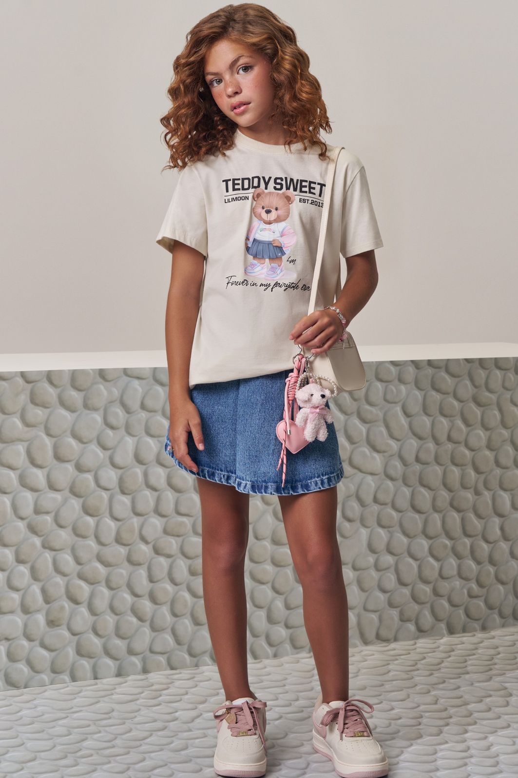 Conjunto de camiseta over em meia malha e short saia em jeans wishita 98780 Lilimoon Teen Menina Conjunto de camiseta over em meia malha e short saia em jeans wishita 98780 Lilimoon Teen Menina