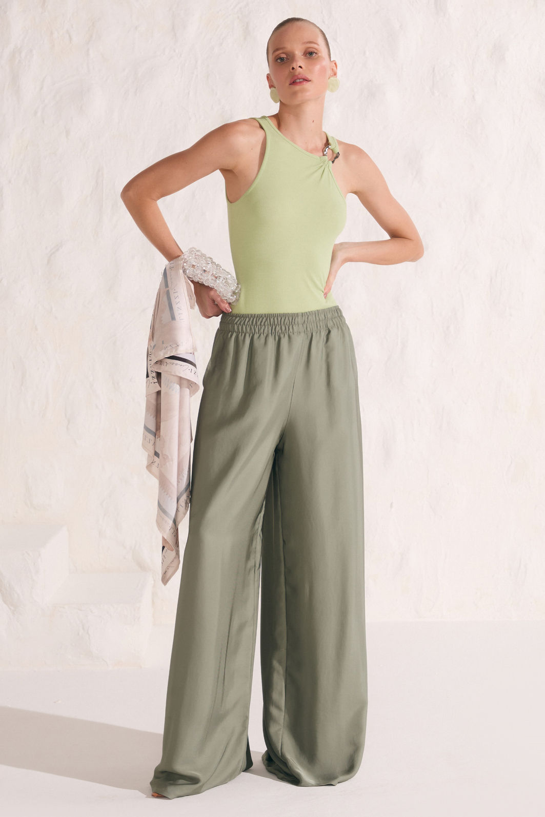 Calça pantalona em crepe alfaiataria francis com shorts forro em malha 87434 Linzzi Calça pantalona em crepe alfaiataria francis com shorts forro em malha 87434 Linzzi