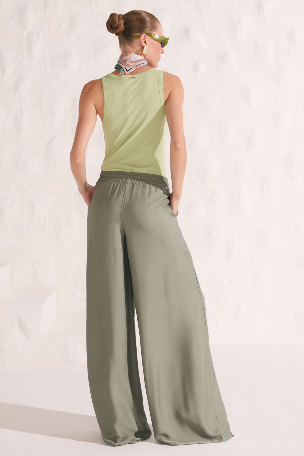 Calça pantalona em crepe alfaiataria francis com shorts forro em malha 87434 Linzzi Calça pantalona em crepe alfaiataria francis com shorts forro em malha 87434 Linzzi