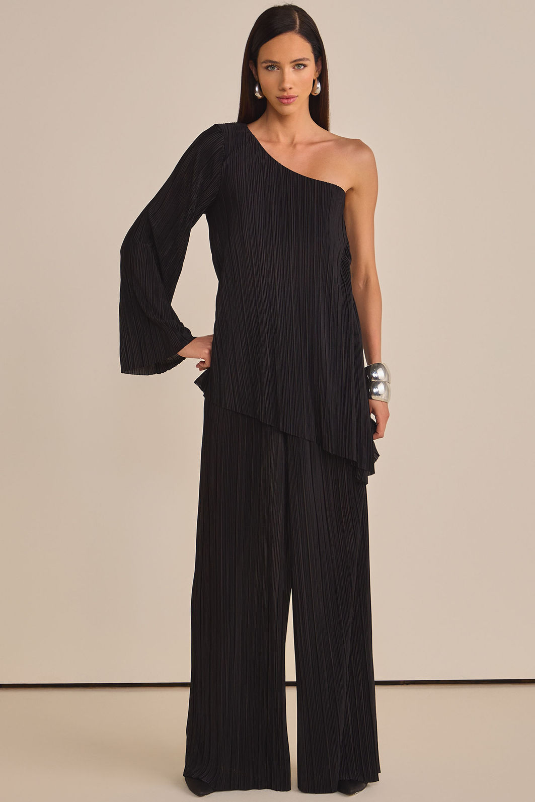 Calça pantalona em plissado acetinado 89003 Linzzi Calça pantalona em plissado acetinado 89003 Linzzi