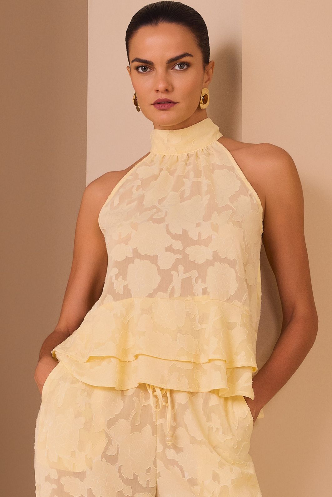 Blusa frente única em crepe de jacquard premium 98096 Linzzi Blusa frente única em crepe de jacquard premium 98096 Linzzi