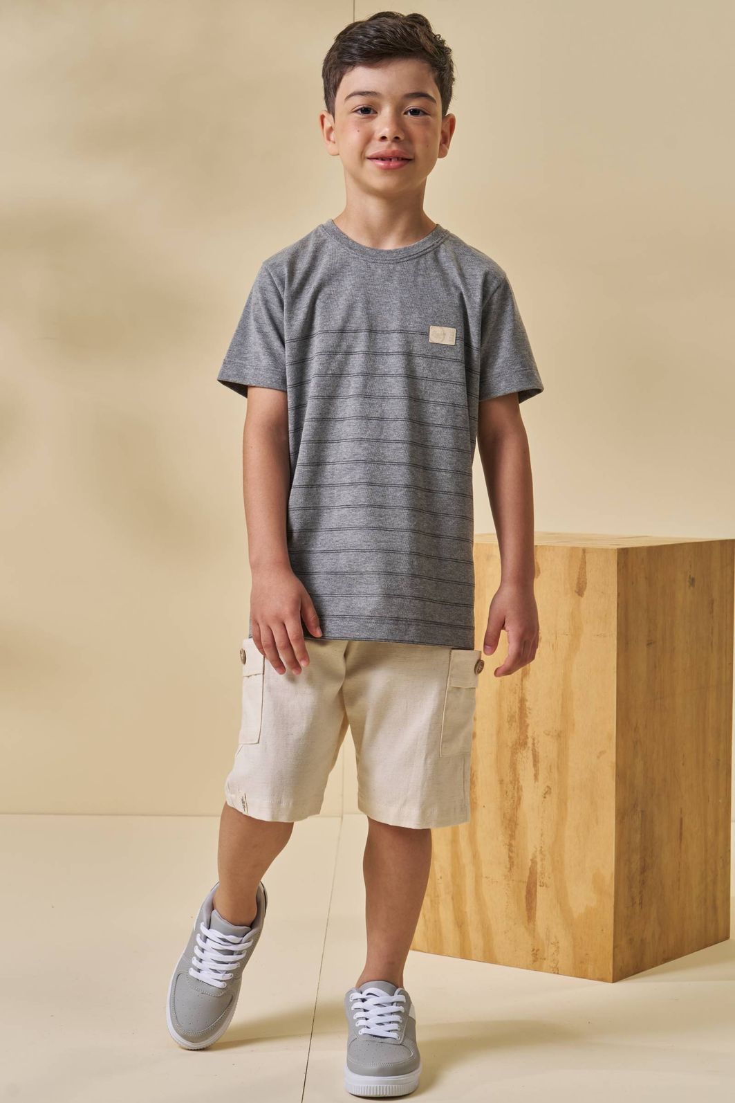 Conjunto de camiseta em meia malha e bermuda em linho santorine com elastano 97176 LucBoo Infantil Menino Conjunto de camiseta em meia malha e bermuda em linho santorine com elastano 97176 LucBoo Infantil Menino