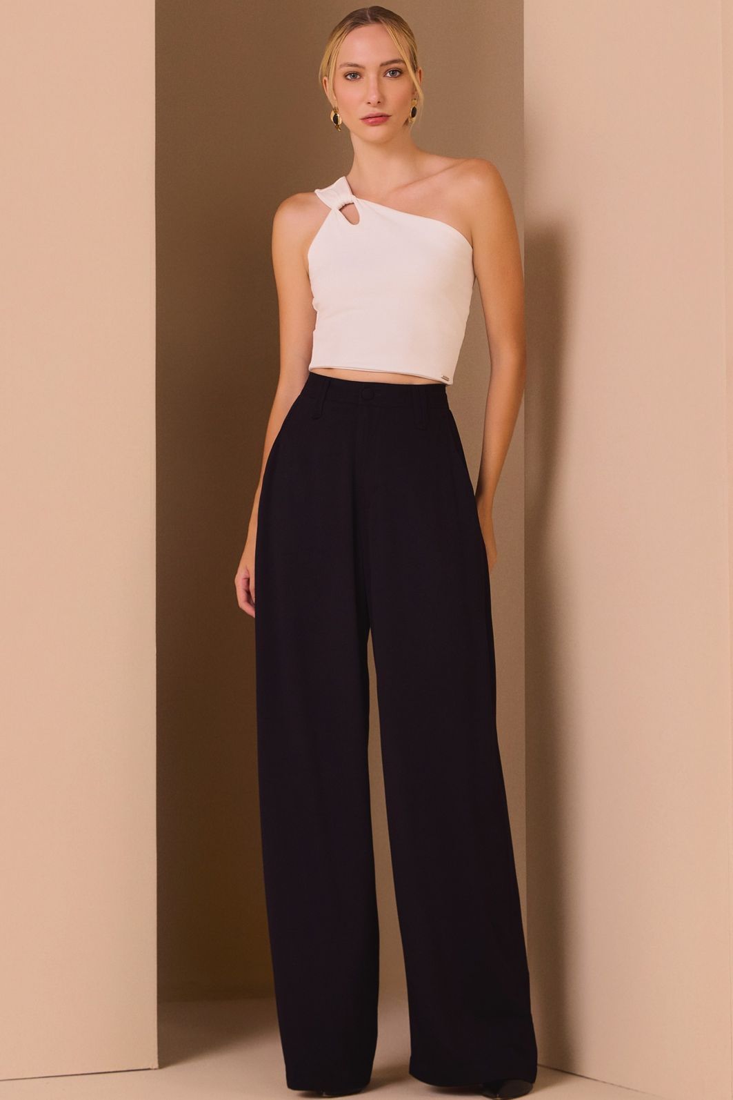 Calça reta em tecido rayon twill 97638 Linzzi Calça reta em tecido rayon twill 97638 Linzzi