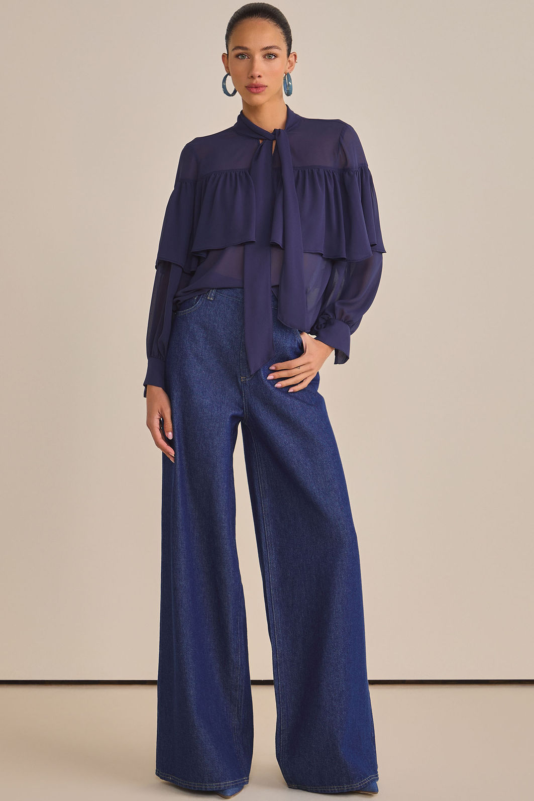 Bata manga longa em crepe silk 89853 Linzzi Bata manga longa em crepe silk 89853 Linzzi