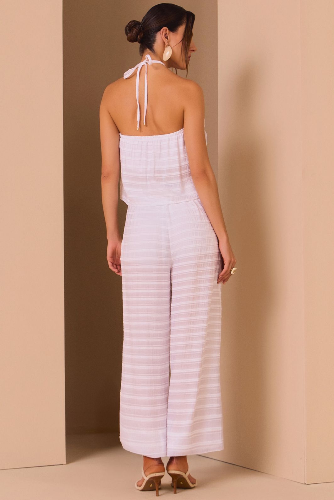 Calça oásis em crepe texturizado de viscose premium. Acompanha shorts forro em malha 99293 Linzzi