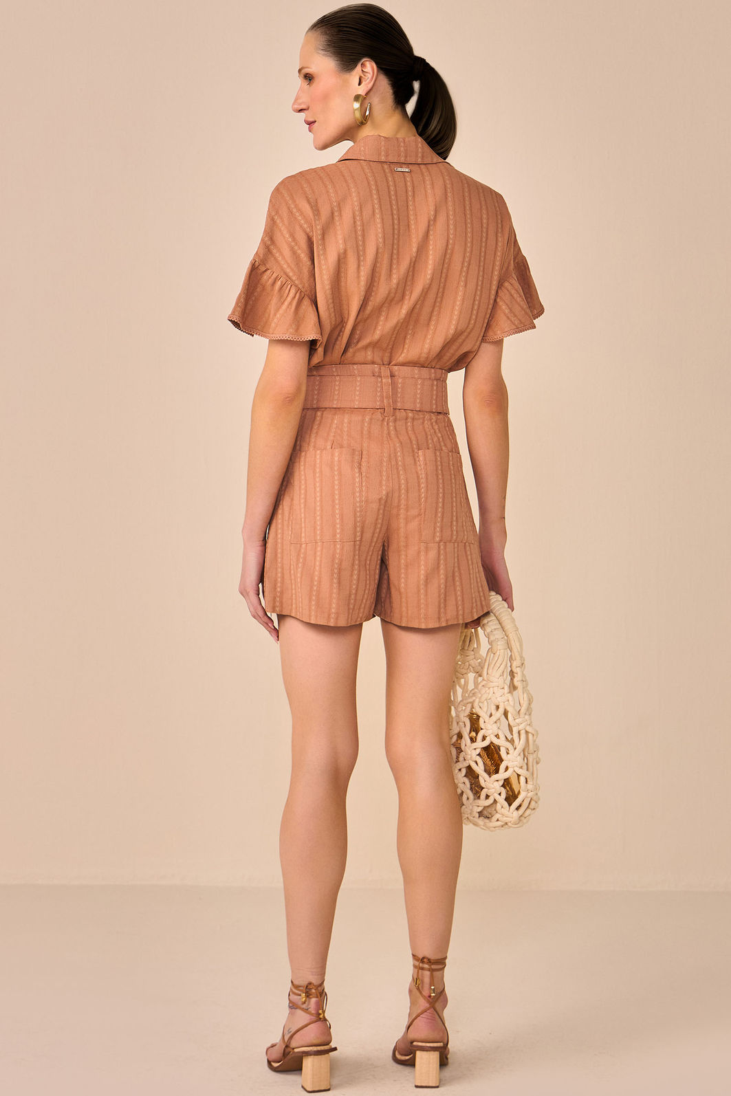 Shorts em linho maquinetado. Acompanha cinto 97219 Linzzi Shorts em linho maquinetado. Acompanha cinto 97219 Linzzi