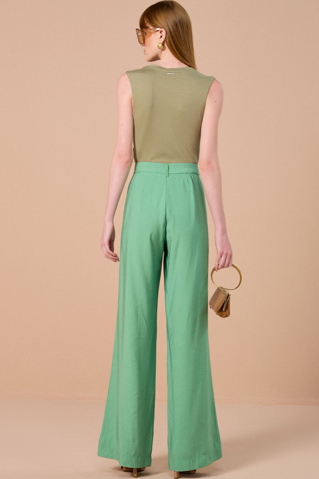 Calça wide leg em viscose estilo alfaiataria. Acompanha shorts forro 84304 Linzzi Calça wide leg em viscose estilo alfaiataria. Acompanha shorts forro 84304 Linzzi