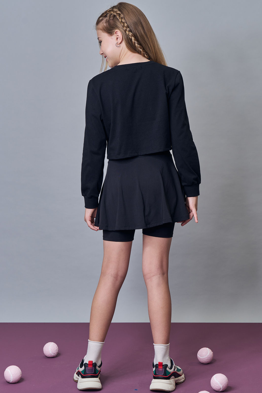 Conjunto de blusa cropped em meia malha e saia em poliamida com shorts embutido 92286 Lilimoon Teen Menina