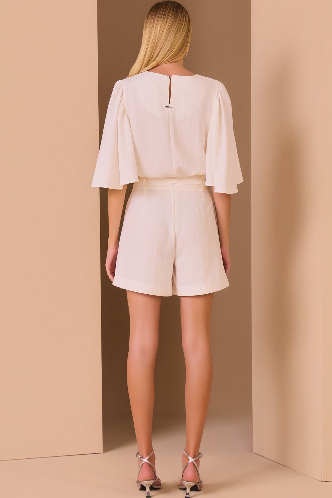 Blusa em tecido premium alfaiataria de viscose 98100 Linzzi Blusa em tecido premium alfaiataria de viscose 98100 Linzzi